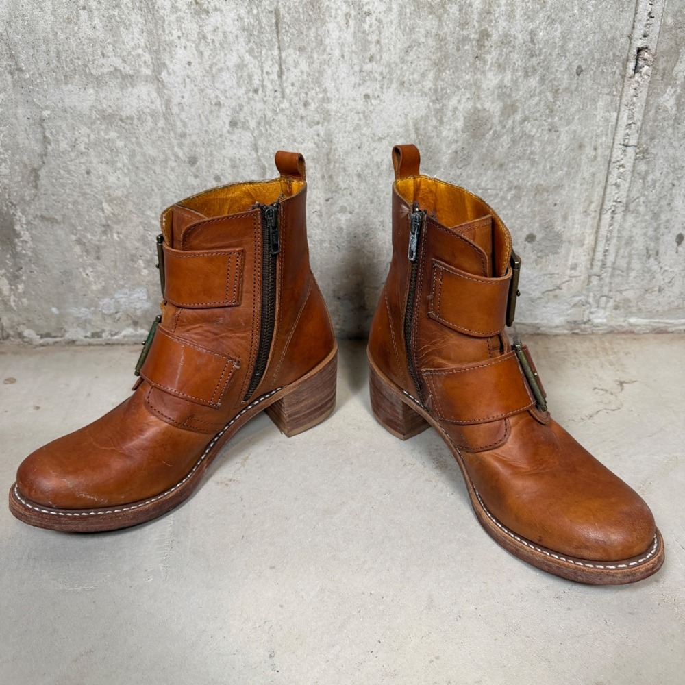 Frye Sabrina Tan Leather Double Buckle Moto Ankle Boots 8.5 M Made in USA - Picture 4 of 8